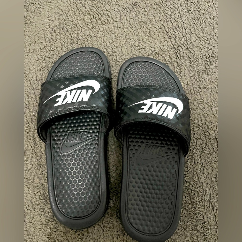 Nike slides VGUC